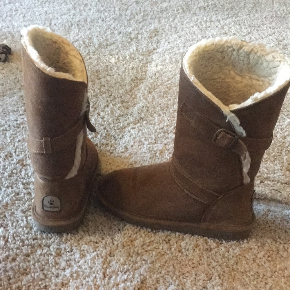 Bearpaw boots slightly worn